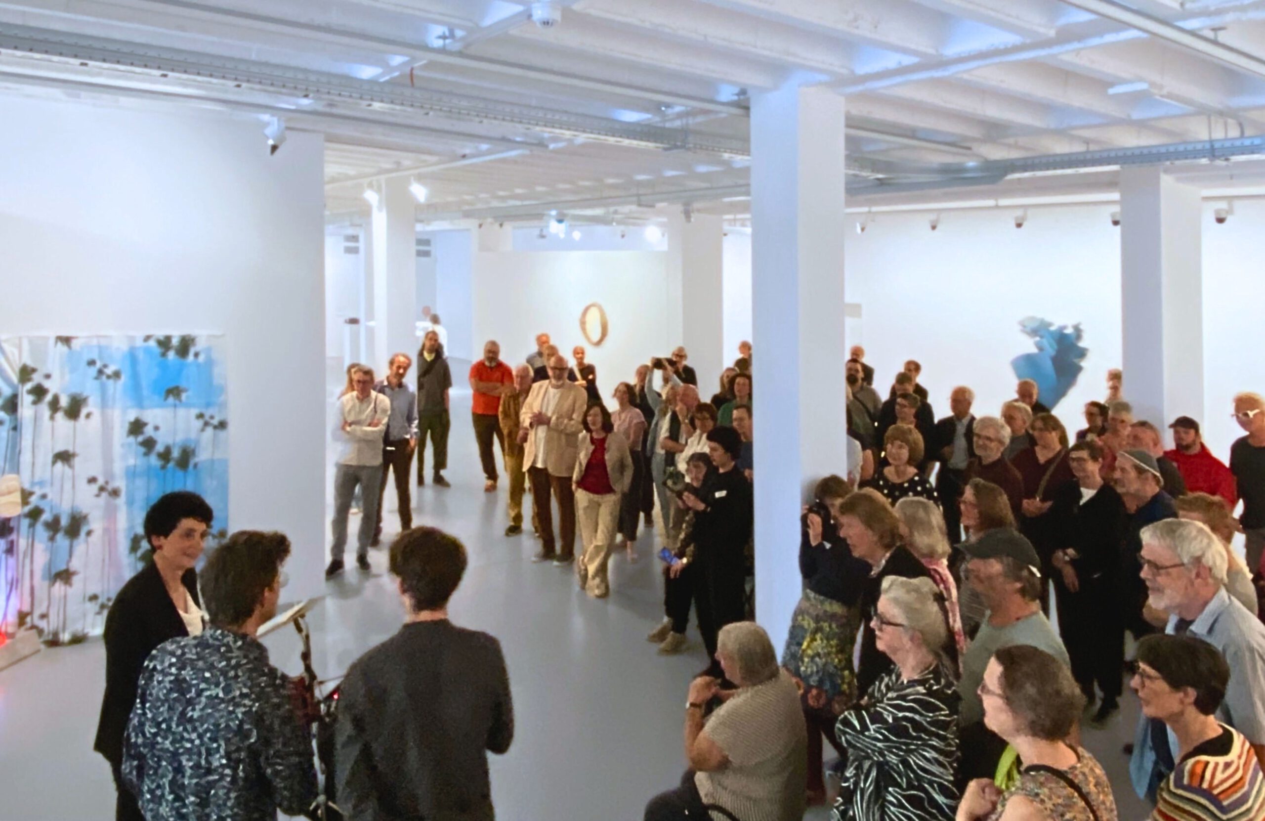 Eroeffnung_SiKu26_Rundgang in der Ausstellung